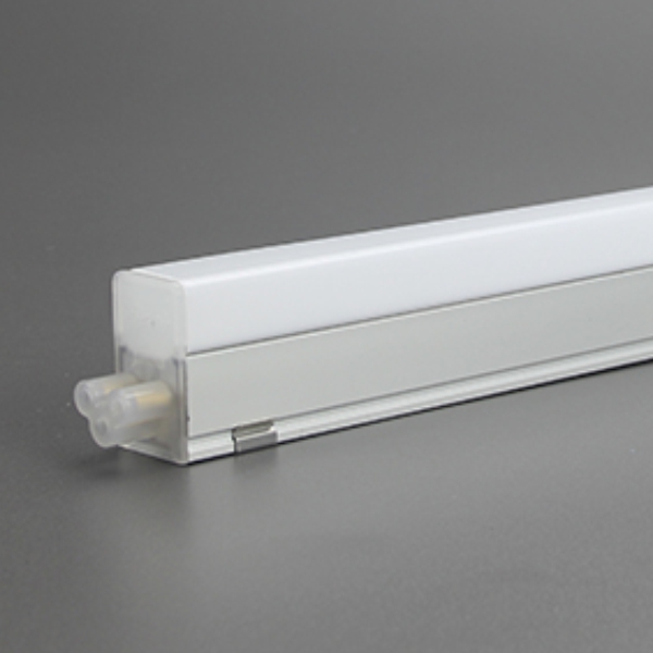 NS-T5-J是一款LED优质型一体化T5支架,采用高亮度的白光SMD LED光源,内置高效恒流驱动电源,具有节能高效、寿命长等特点,整体外观采用直线型设计,简洁、大方、时尚、结构紧凑。适用于对灯具尺寸要求较高场所,如商场展示柜和橱窗照明等。此系列的灯管采用全新的设计,可实现无暗影级联。