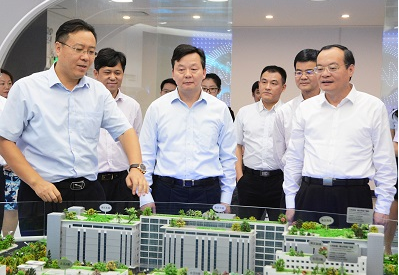 广东省副省长袁宝成一行莅临国星光电考察调研