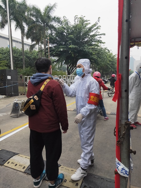 “‘战疫’一线 党旗飘扬”系列报道——把健康监测防疫临时党支部设在疫情防控的“第一道关卡”